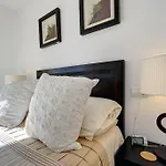 Modern 2-Bedroom Flat Next To The Sea