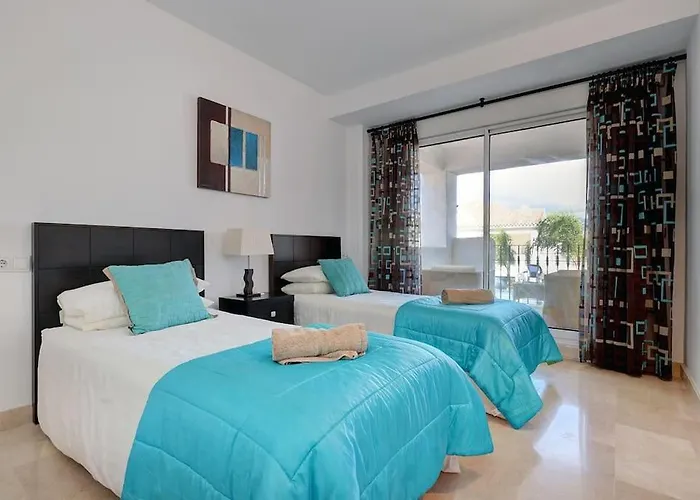 Modern 2-Bedroom Flat Next To The Sea
