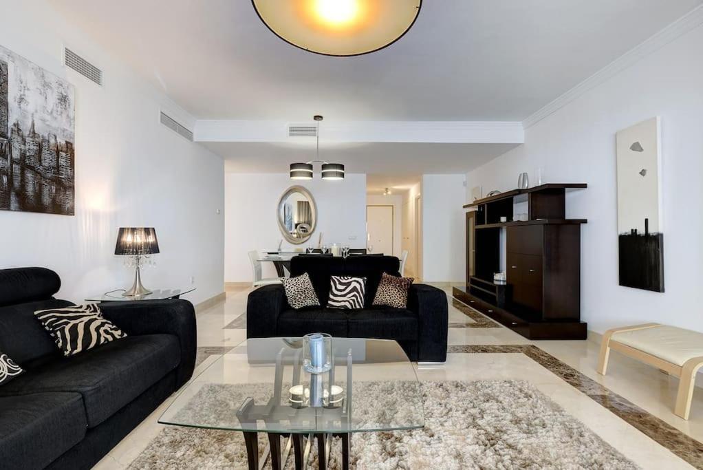 Modern 2-bedroom Flat Next To The Sea Apartment Marbella