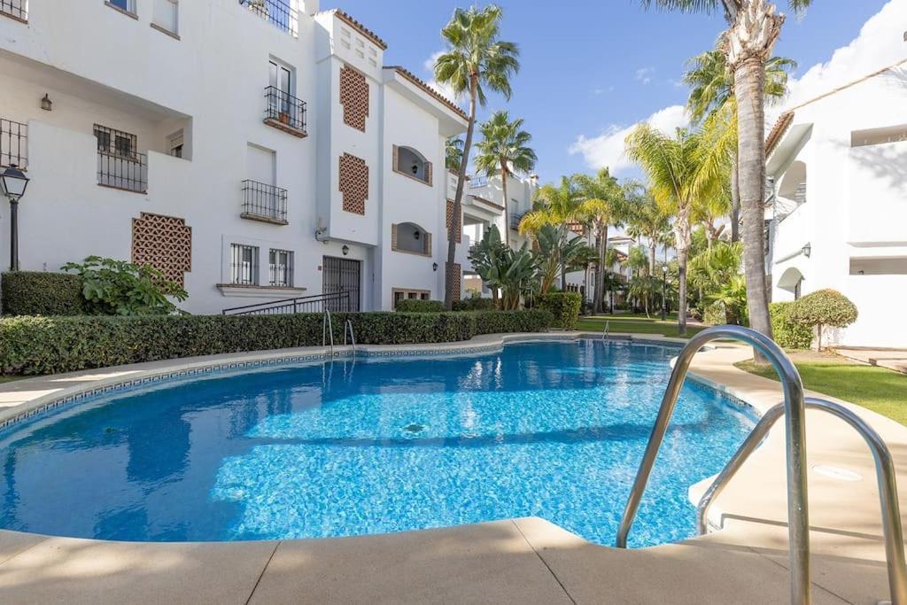 Modern 2-bedroom Flat Next To The Sea