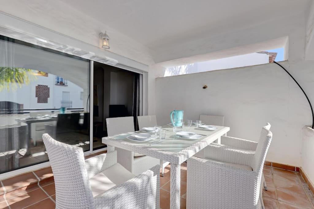 Modern 2-bedroom Flat Next To The Sea Marbella