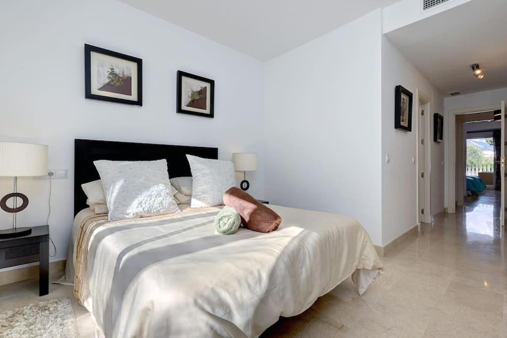 Modern 2-bedroom Flat Next To The Sea