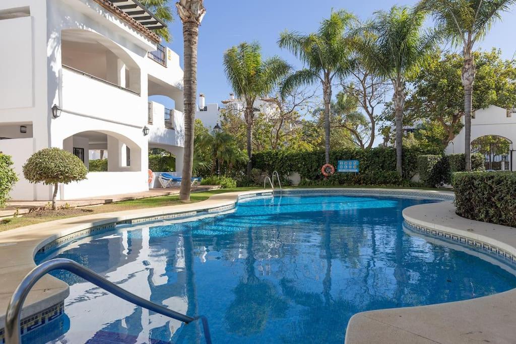 Modern 2-bedroom Flat Next To The Sea Apartment