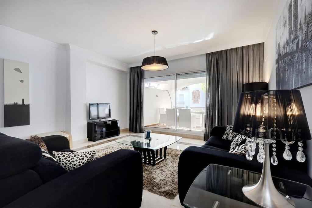 Modern 2-bedroom Flat Next To The Sea Apartment Marbella