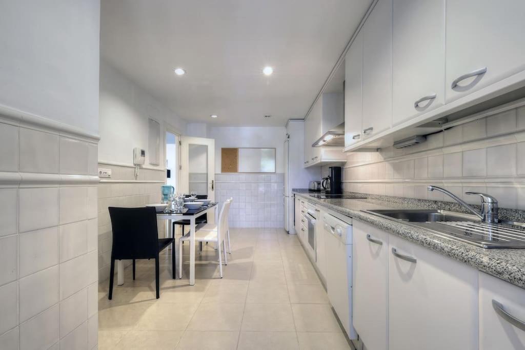 Modern 2-bedroom Flat Next To The Sea * Marbella