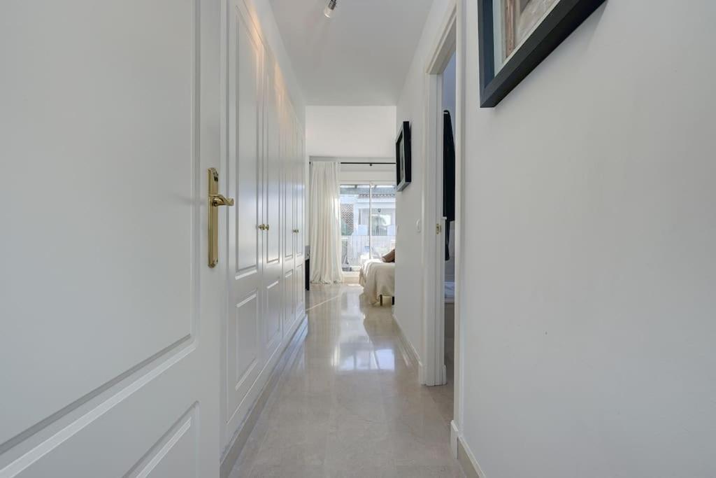Modern 2-bedroom Flat Next To The Sea Marbella