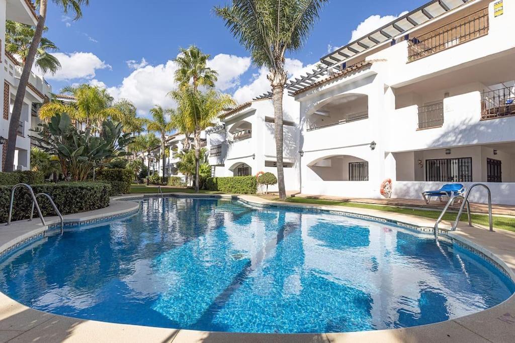 Modern 2-bedroom Flat Next To The Sea