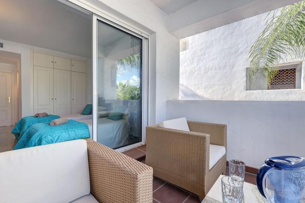 Modern 2-bedroom Flat Next To The Sea Marbella