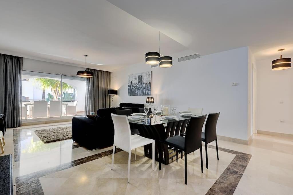 Modern 2-bedroom Flat Next To The Sea *
