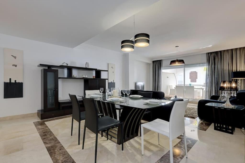 Modern 2-bedroom Flat Next To The Sea Marbella